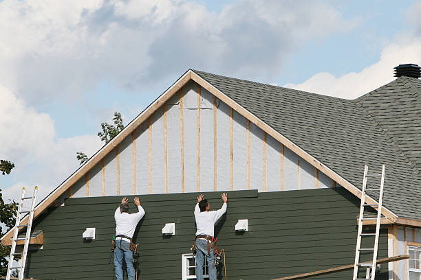 Professional Siding Installation technician working in Carey, OH